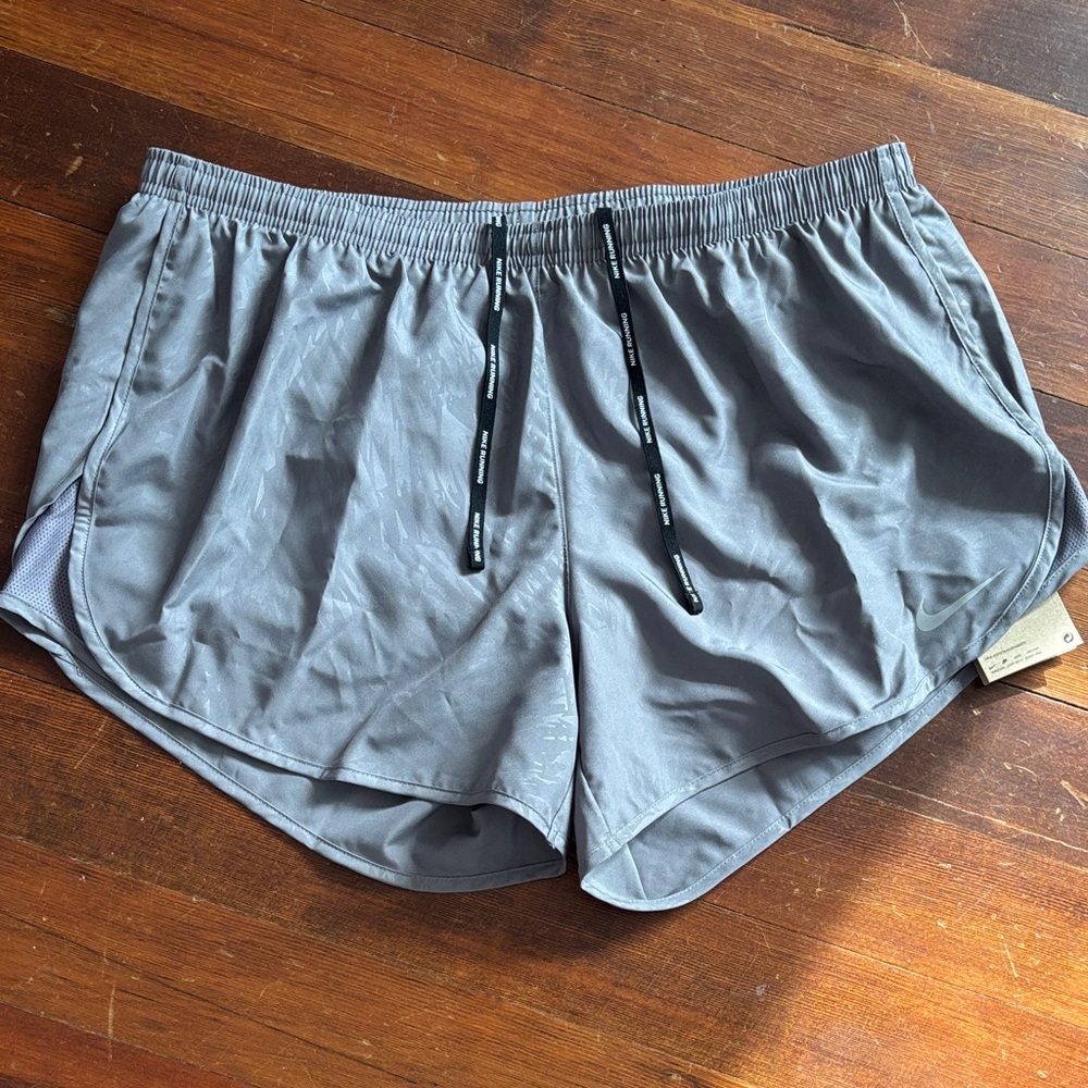 NWT NIKE Women's Tempo Running Shorts DriFit 3” Brief-Lined Gray XL NWT